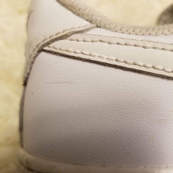 Nike AF1 Air Force One 8.5 - Picture 3 of 11